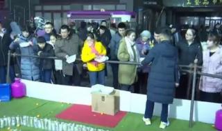 初中生摆摊8天赚1万7